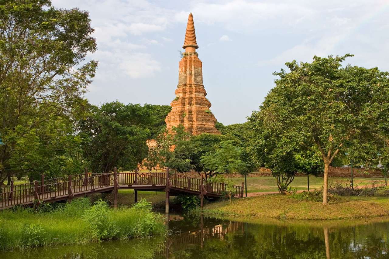 Stara świątynia w Ayutthaya (Tajladnia) puzzle online ze zdjęcia