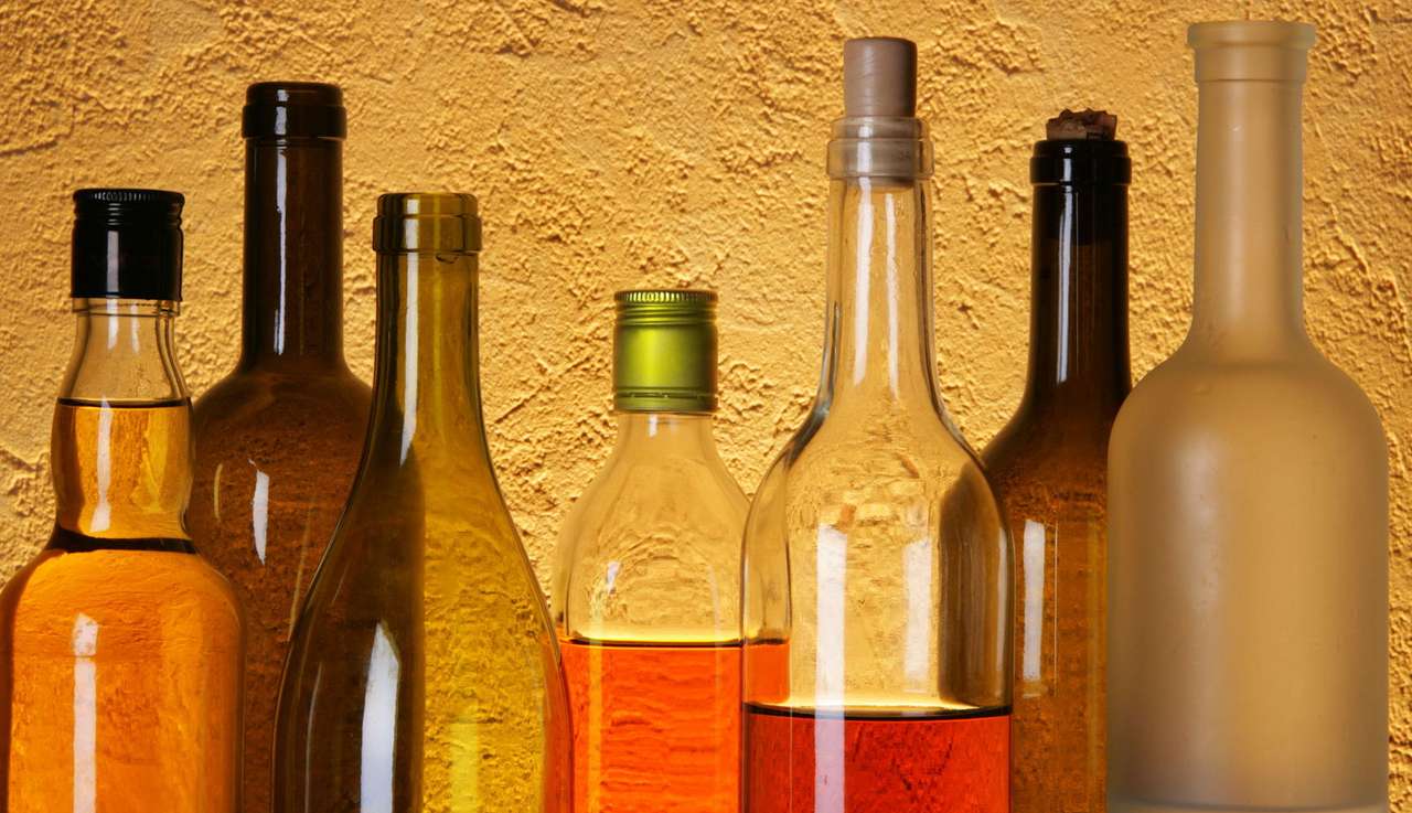 Butelki z alkoholem puzzle ze zdjęcia