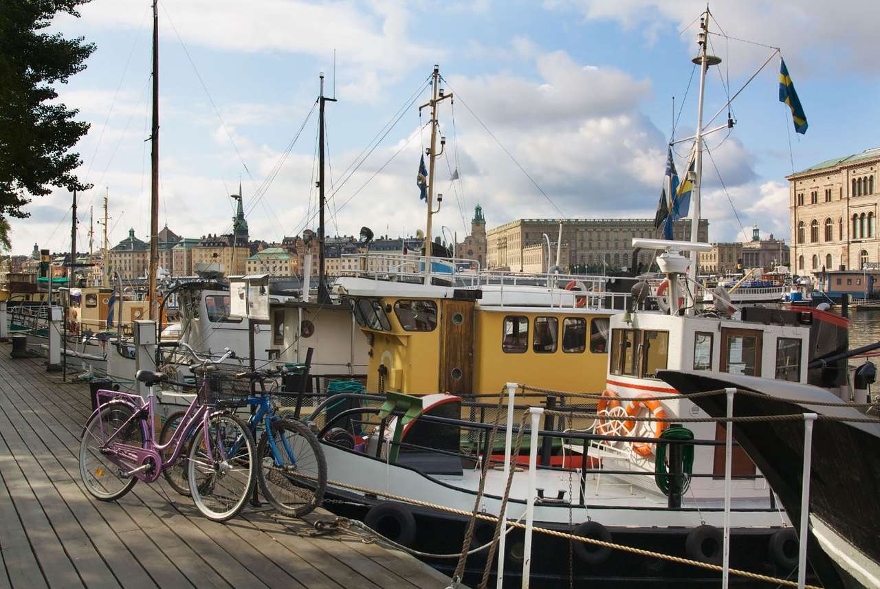 Łodzie u wybrzeża Skeppsholmen (Szwecja) puzzle online ze zdjęcia