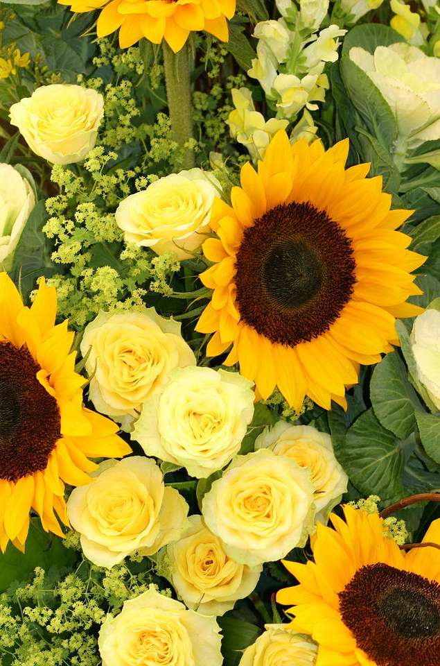 Żółte słoneczniki i róże puzzle online