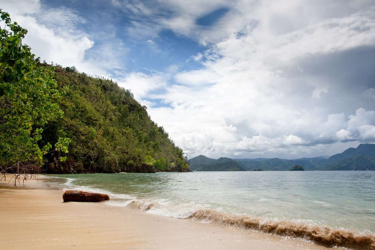 Prywatna plaża w Indonezji puzzle ze zdjęcia