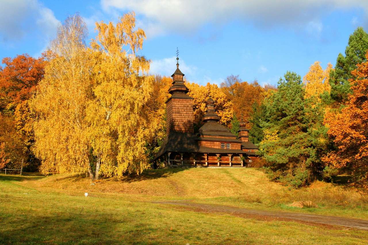 Cerkiew pośród jesiennych drzew (Ukraina) puzzle