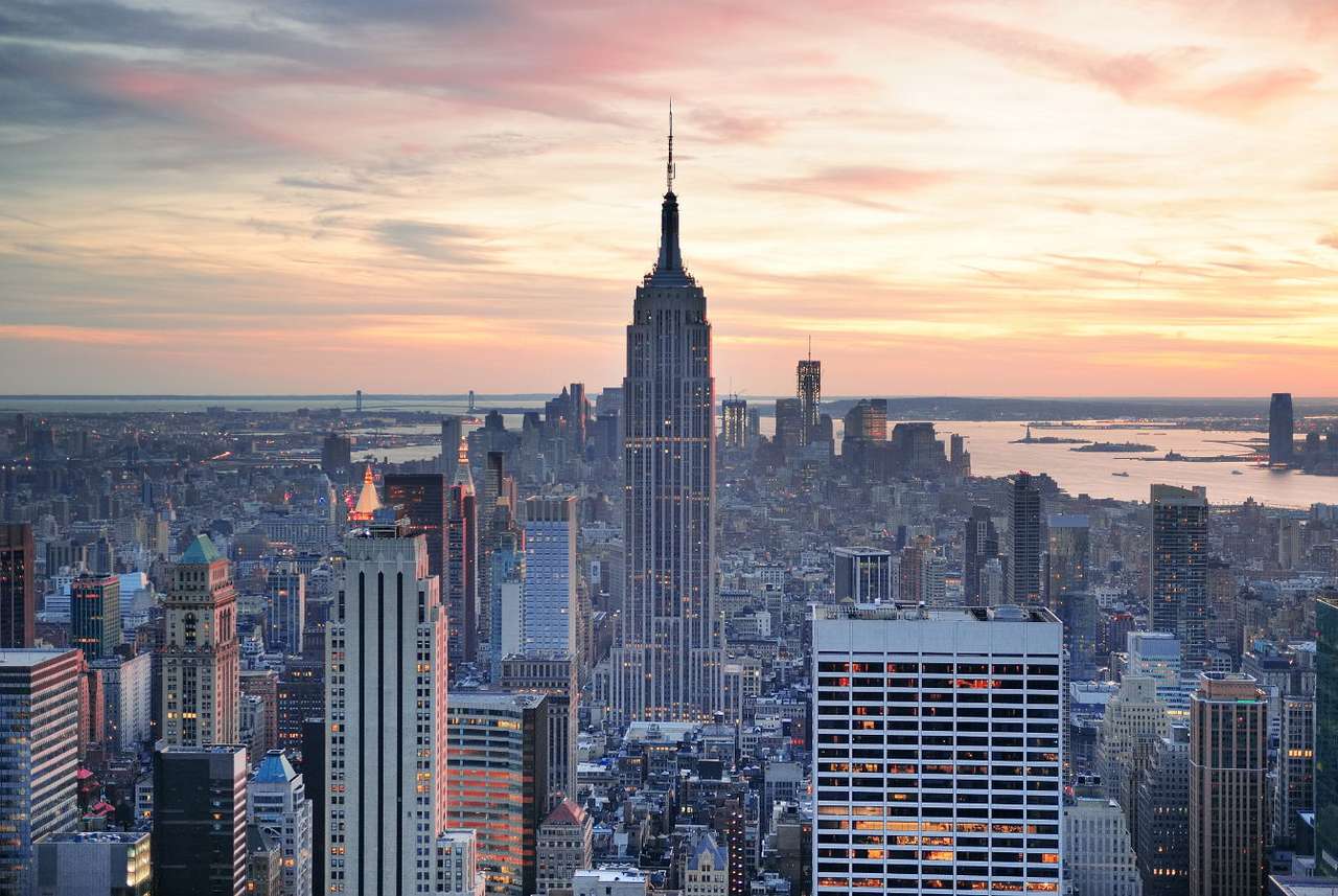 Wieżowce Manhattanu o zmierzchu (USA) puzzle online