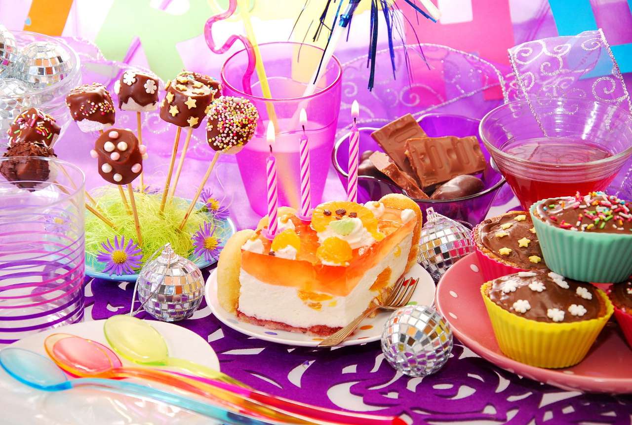 Urodzinowe smakołyki i dekoracje puzzle