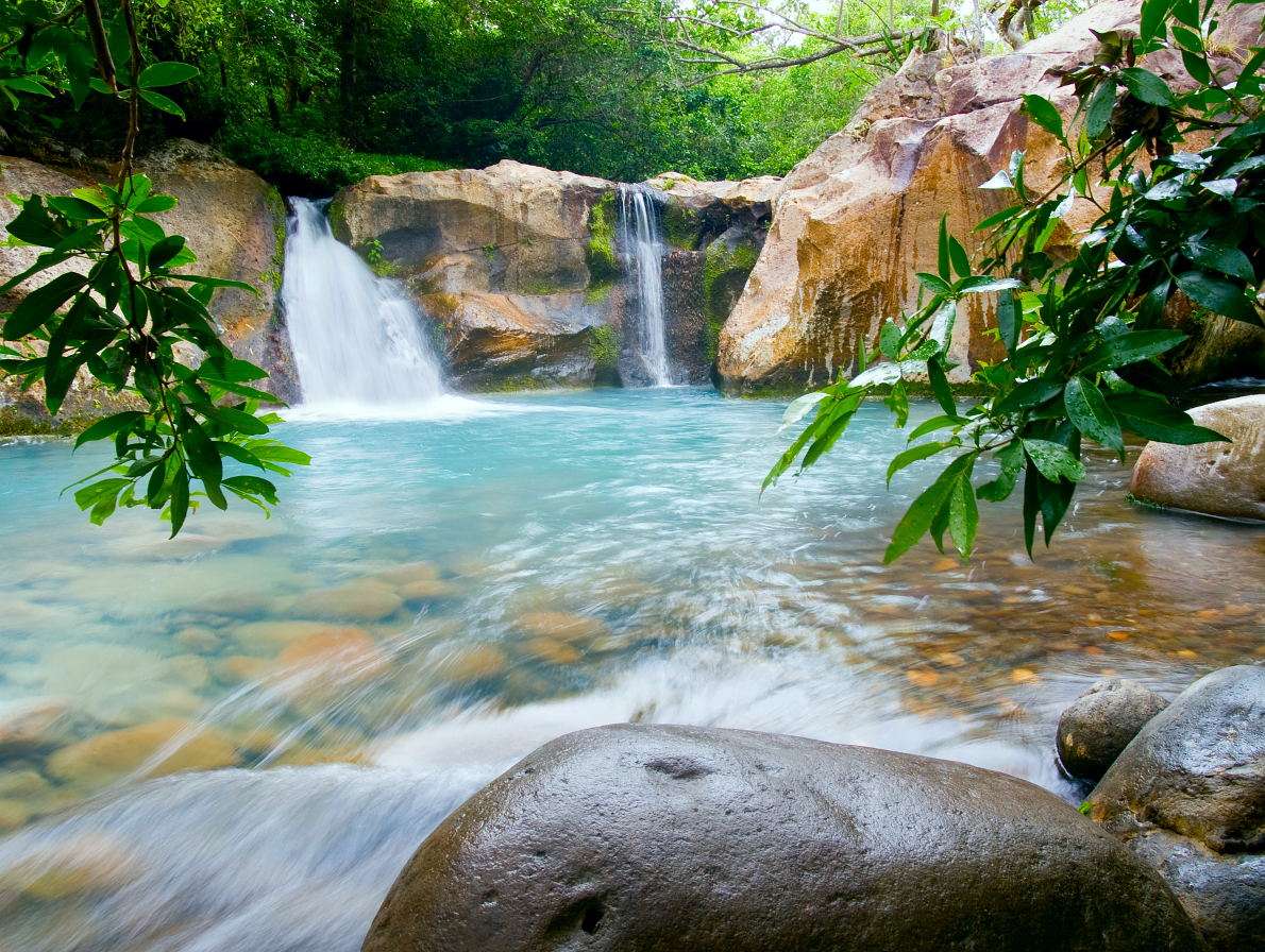 Wodospady w Parku Narodowym Rincón de la Vieja (Kostaryka) puzzle online