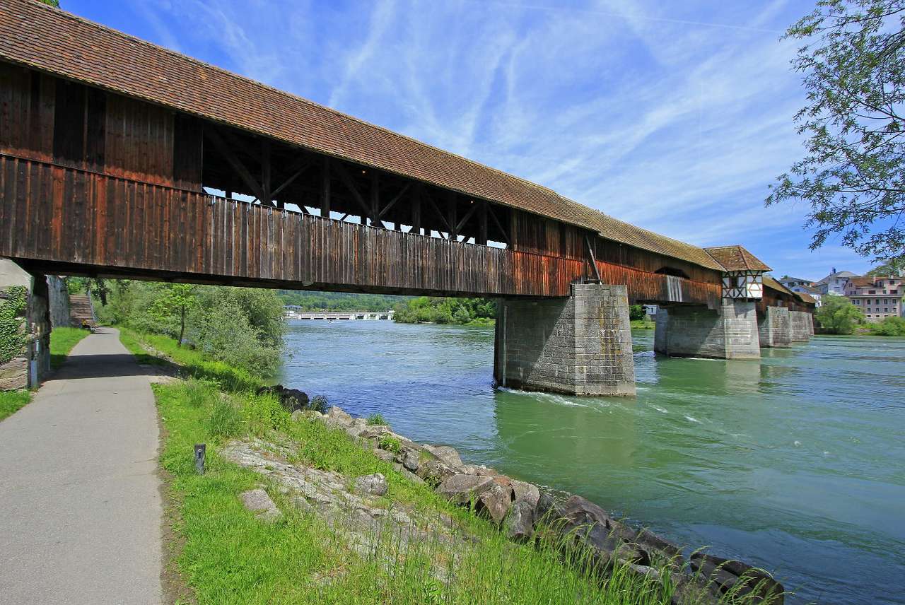 Zabytkowy drewniany most w Bad Säckingen (Niemcy) puzzle online