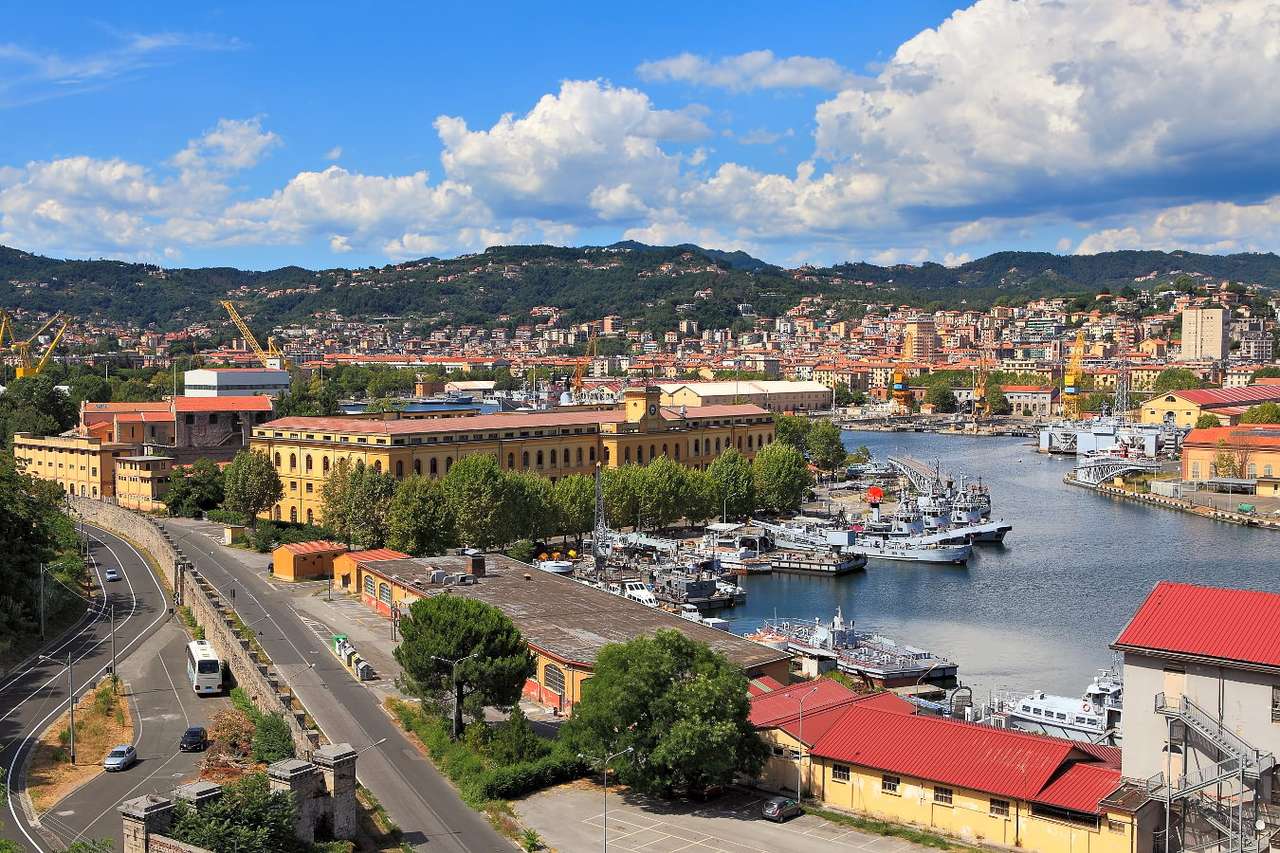 Widok na port w mieście La Spezia (Włochy) puzzle ze zdjęcia