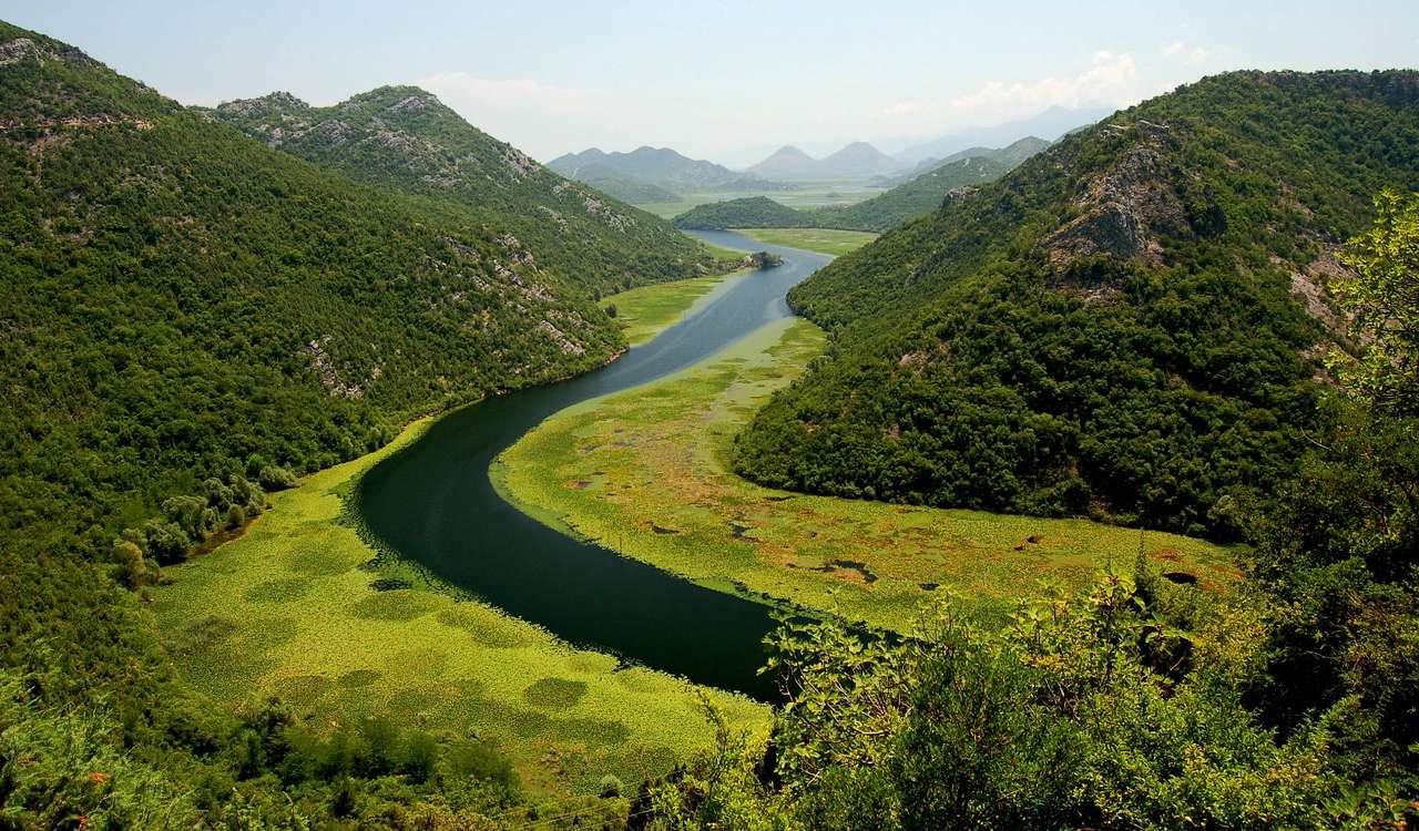 Widok na zakole rzeki Crnojevica (Czarnogóra) puzzle online