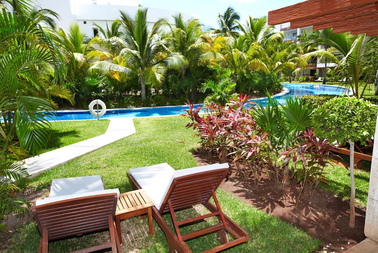 Ogród w kurorcie na Karaibach puzzle ze zdjęcia