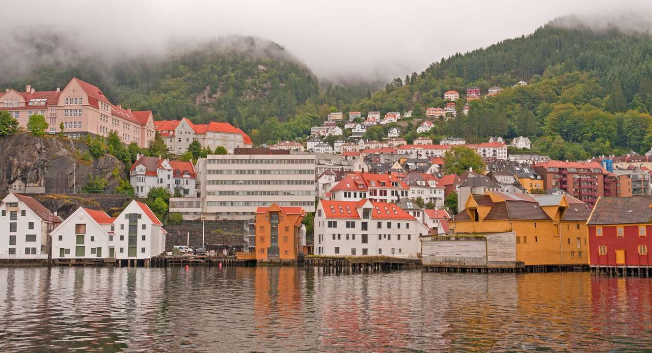 Jesienna panorama Bergen (Norwegia) puzzle online ze zdjęcia