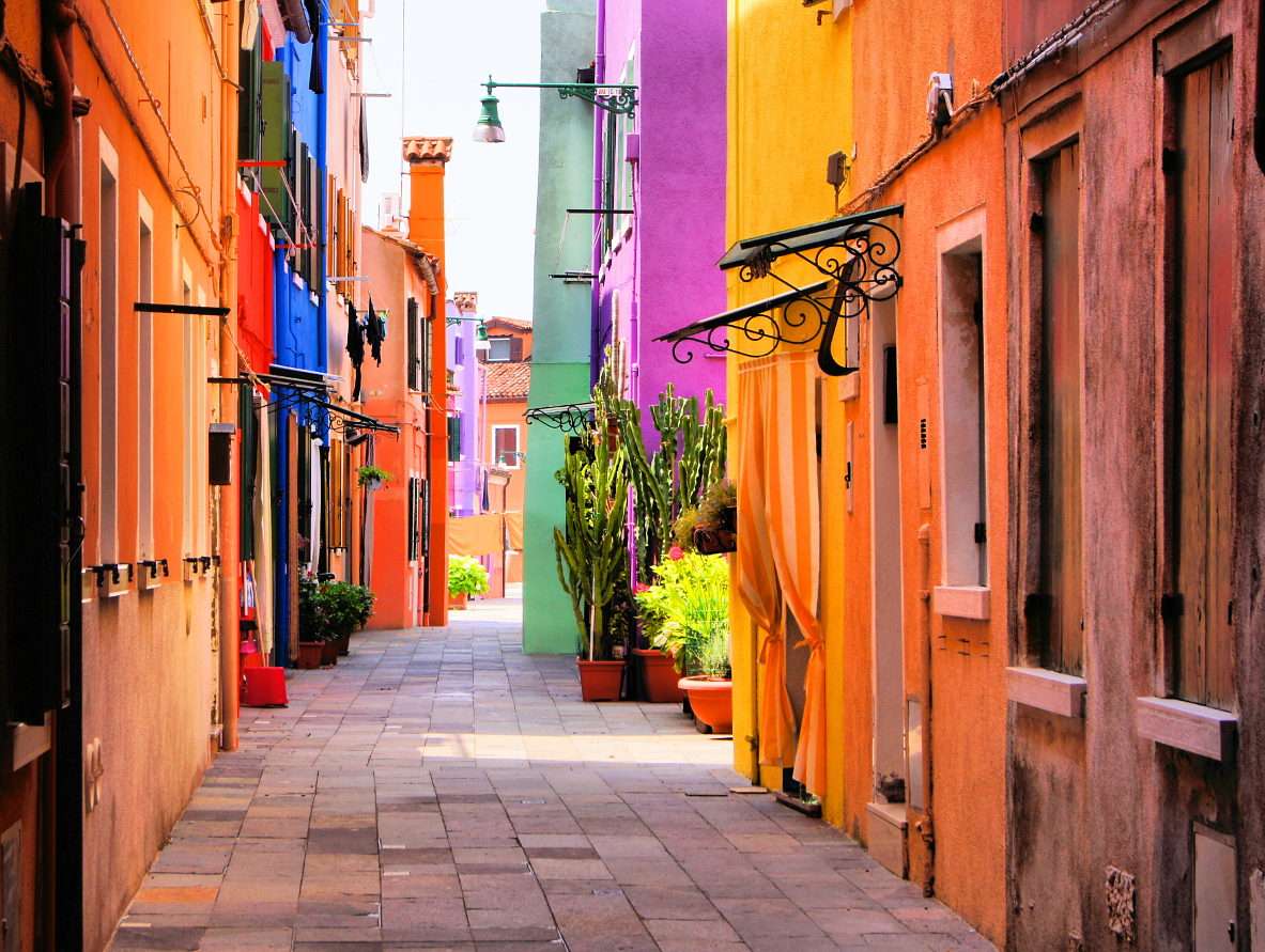 Kolorowa uliczka w Burano (Włochy) puzzle online ze zdjęcia