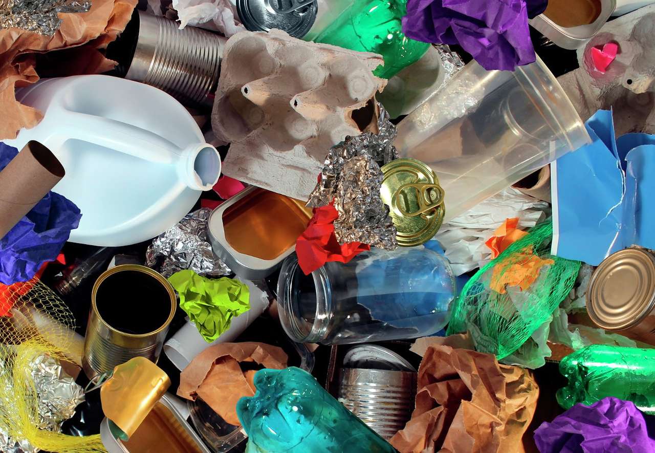 Odpady podlegające recyklingowi puzzle ze zdjęcia