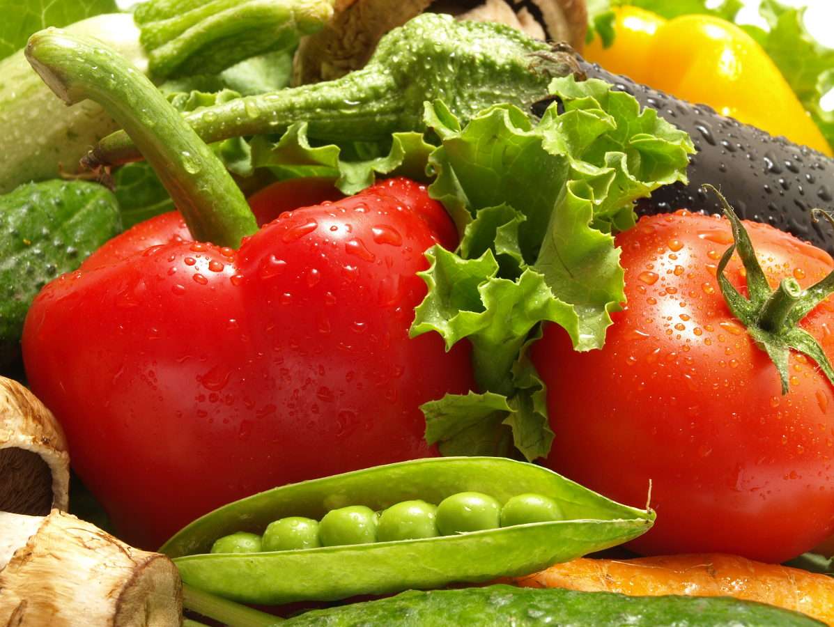 Zielone i czerwone warzywa puzzle ze zdjęcia