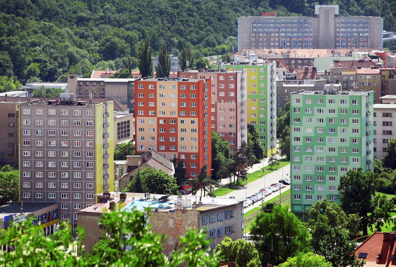 Kolorowe bloki mieszkalne w Brnie (Czechy) puzzle ze zdjęcia