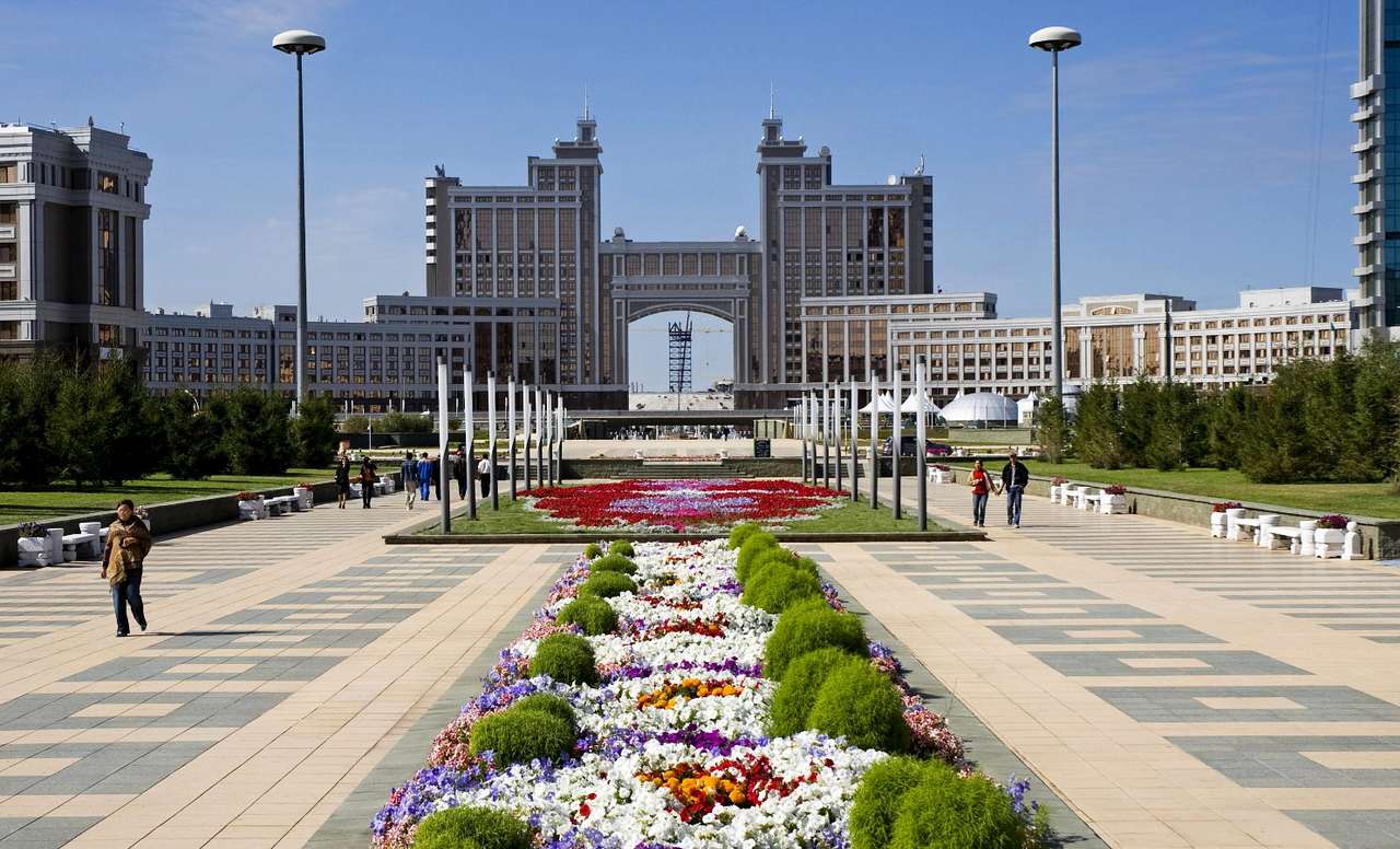 Siedziba Ministerstwa Zasobów Naturalnych w Astanie (Kazachstan) puzzle ze zdjęcia