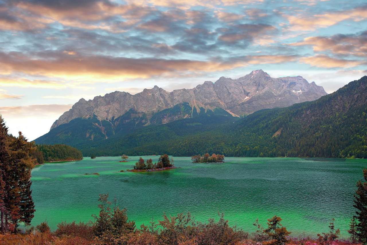 Jezioro Eibsee i masyw Zugspitze w Alpach (Niemcy) puzzle online ze zdjęcia