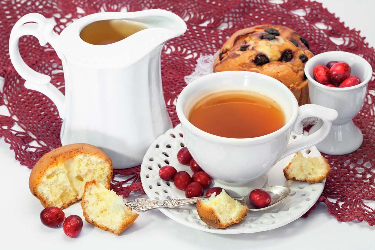 Filiżanka herbaty i babeczka z żurawiną puzzle online ze zdjęcia