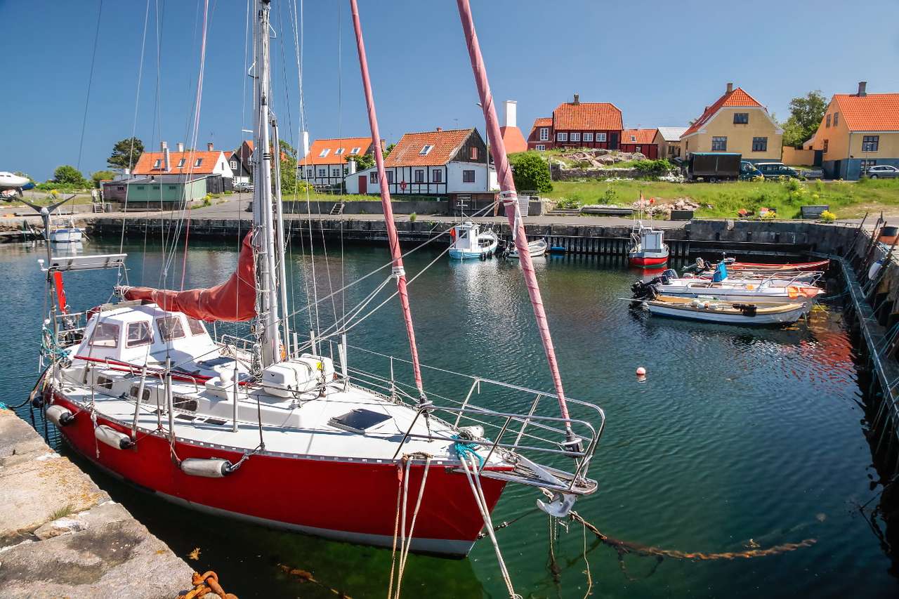 Mały port w Gudhjem (Dania) puzzle online
