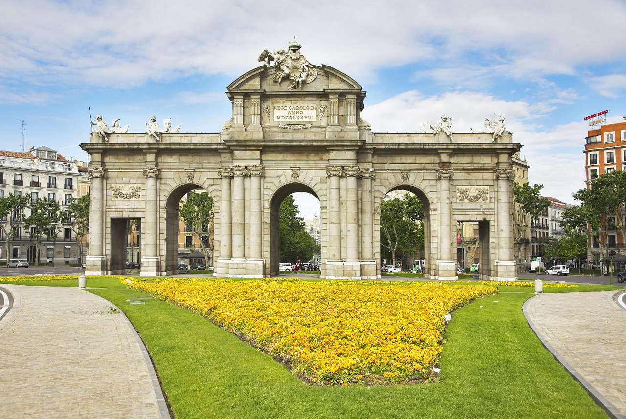 Brama Puerta de Alcalá w Madrycie (Hiszpania) puzzle online ze zdjęcia