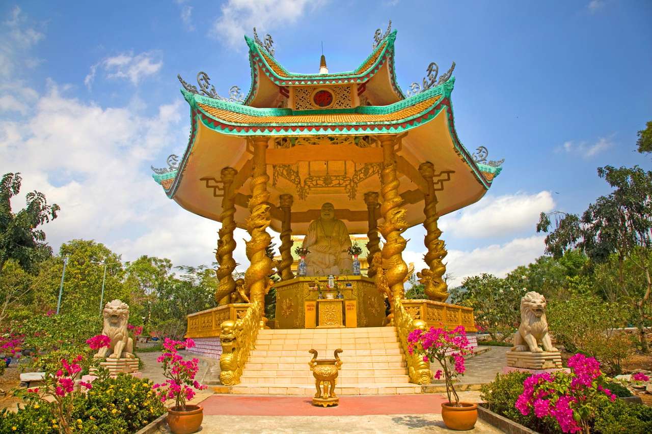 Złoty posąg siedzącego Buddy (Wietnam) puzzle online