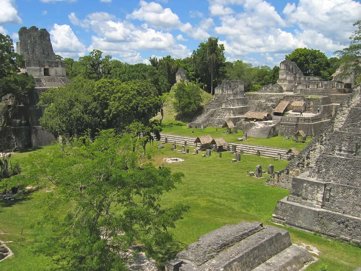 Wielki Plac w Tikal (Gwatemala) puzzle ze zdjęcia