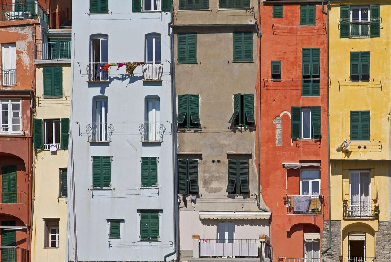 Kolorowe fasady domów w Portovenere (Włochy) puzzle ze zdjęcia