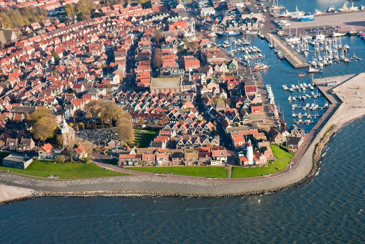 Widok na miasteczko Urk (Holandia) puzzle ze zdjęcia