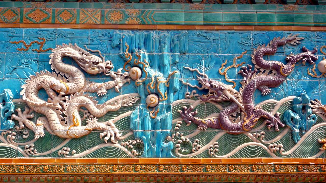 Ściana dziewięciu smoków w parku Beihai (Chiny) puzzle ze zdjęcia