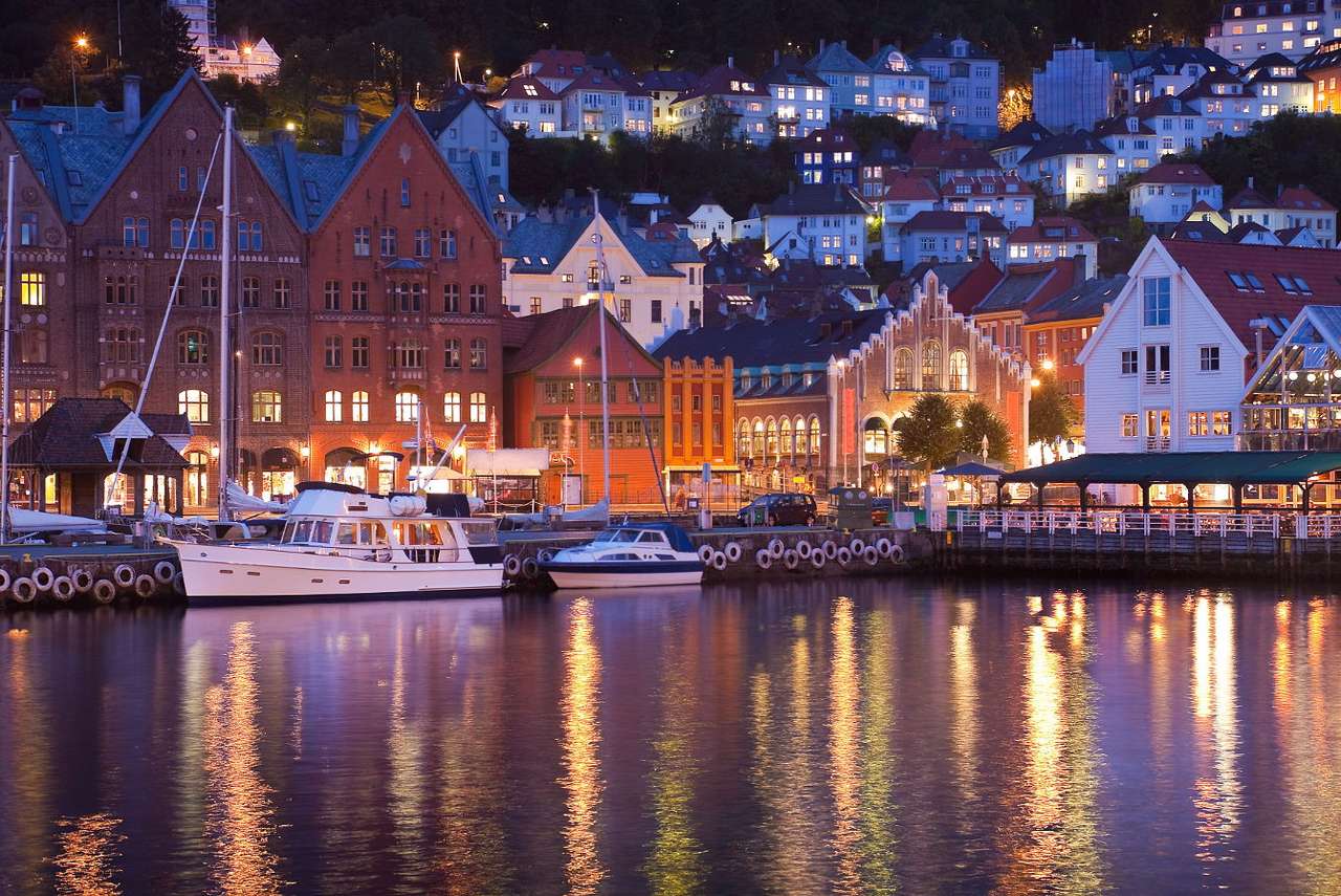 Nocny widok na Bergen (Norwegia) puzzle online ze zdjęcia