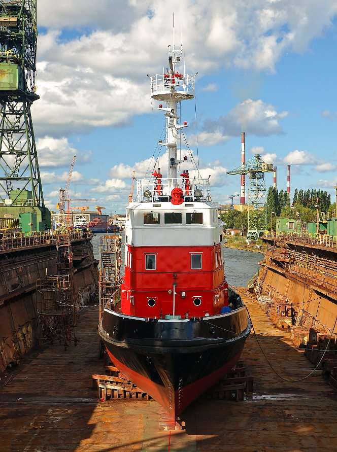 Łódź w doku Stoczni Gdańskiej puzzle online ze zdjęcia