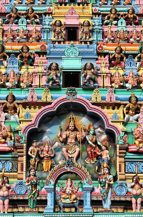 Kolorowa fasada świątyni Sri Veeramakaliamman (Singapur) puzzle online ze zdjęcia
