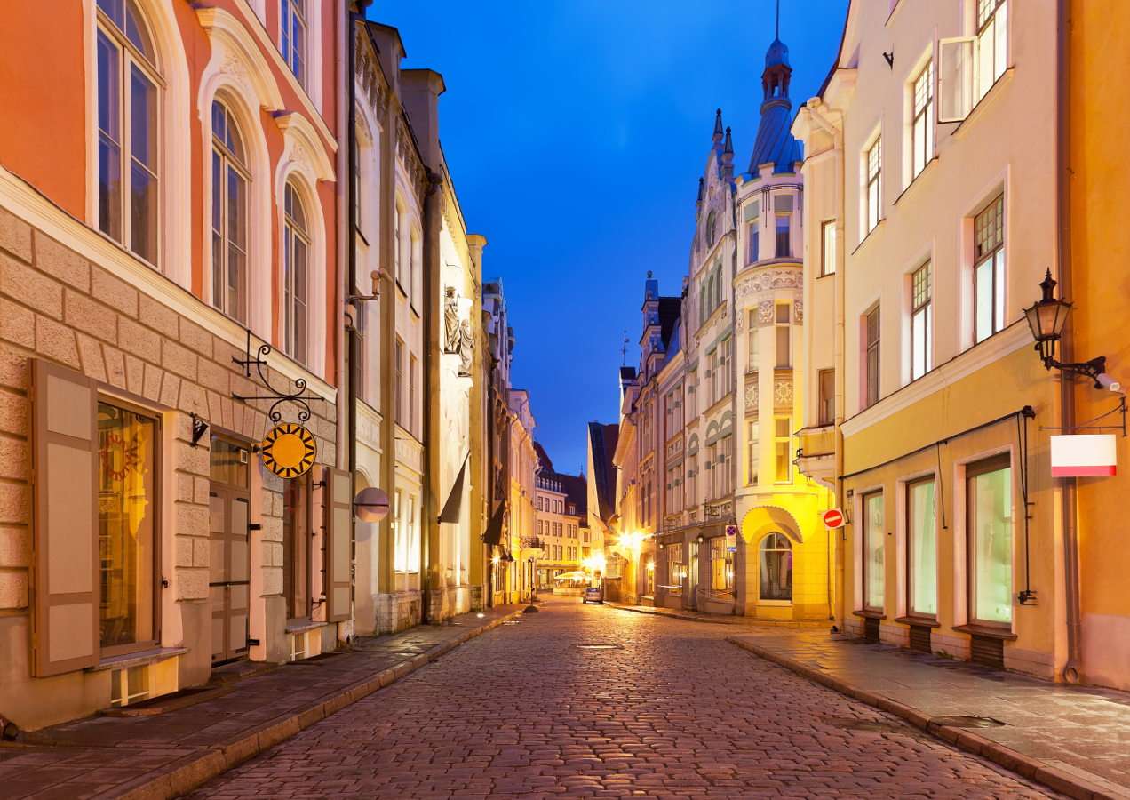 Ulica w centrum Tallina (Estonia) puzzle online ze zdjęcia