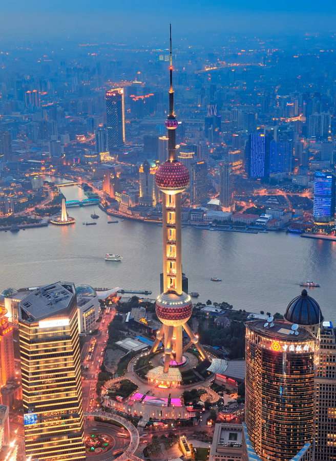 Wieża telewizyjna Perła Orientu w Szanghaju (Chiny) puzzle online