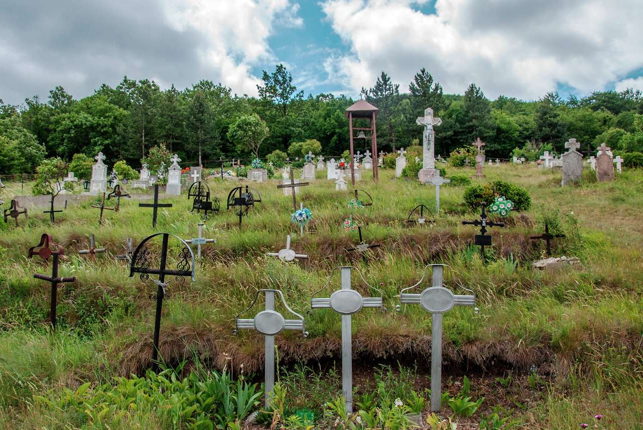 Cmentarz we wsi Eibenthal (Rumunia) puzzle online ze zdjęcia