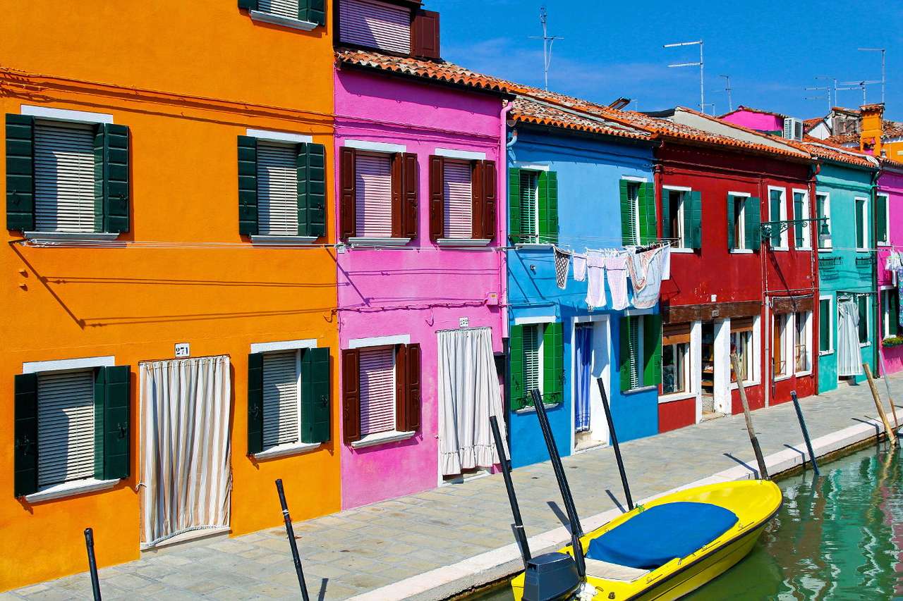 Kolorowe budynki w Burano (Włochy) puzzle online