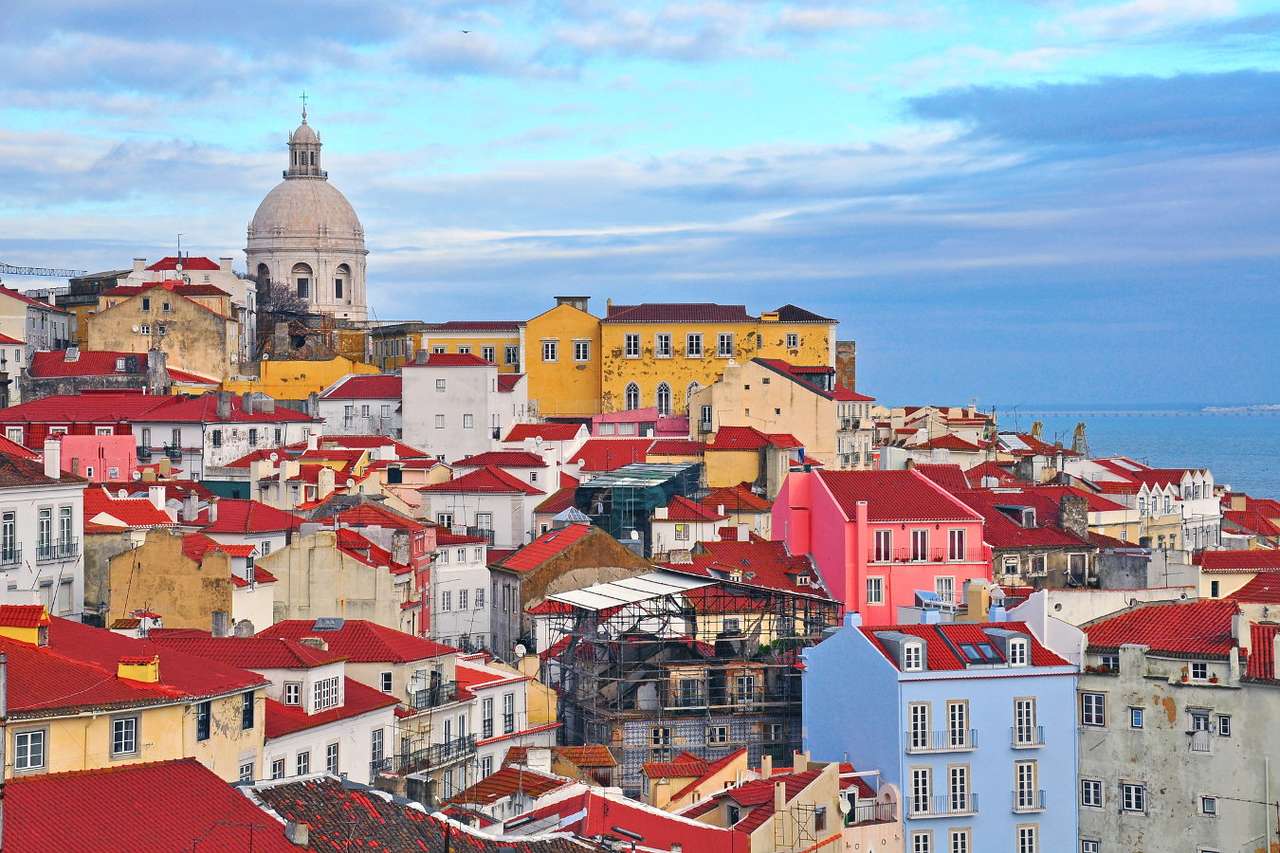 Kolorowe domy w Alfamie (Portugalia) puzzle online