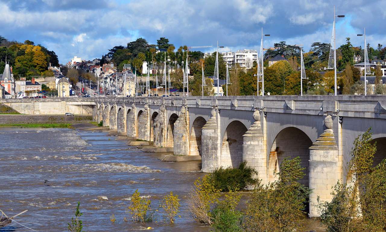 Kamienny most w Tours (Francja) puzzle ze zdjęcia