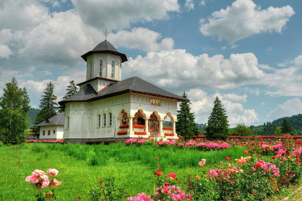 Klasztor w Izvoru Mures (Rumunia) puzzle ze zdjęcia