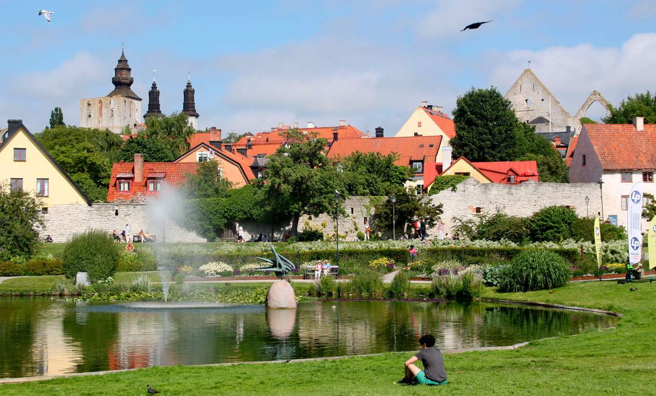 Park w centrum Visby (Szwecja) puzzle ze zdjęcia