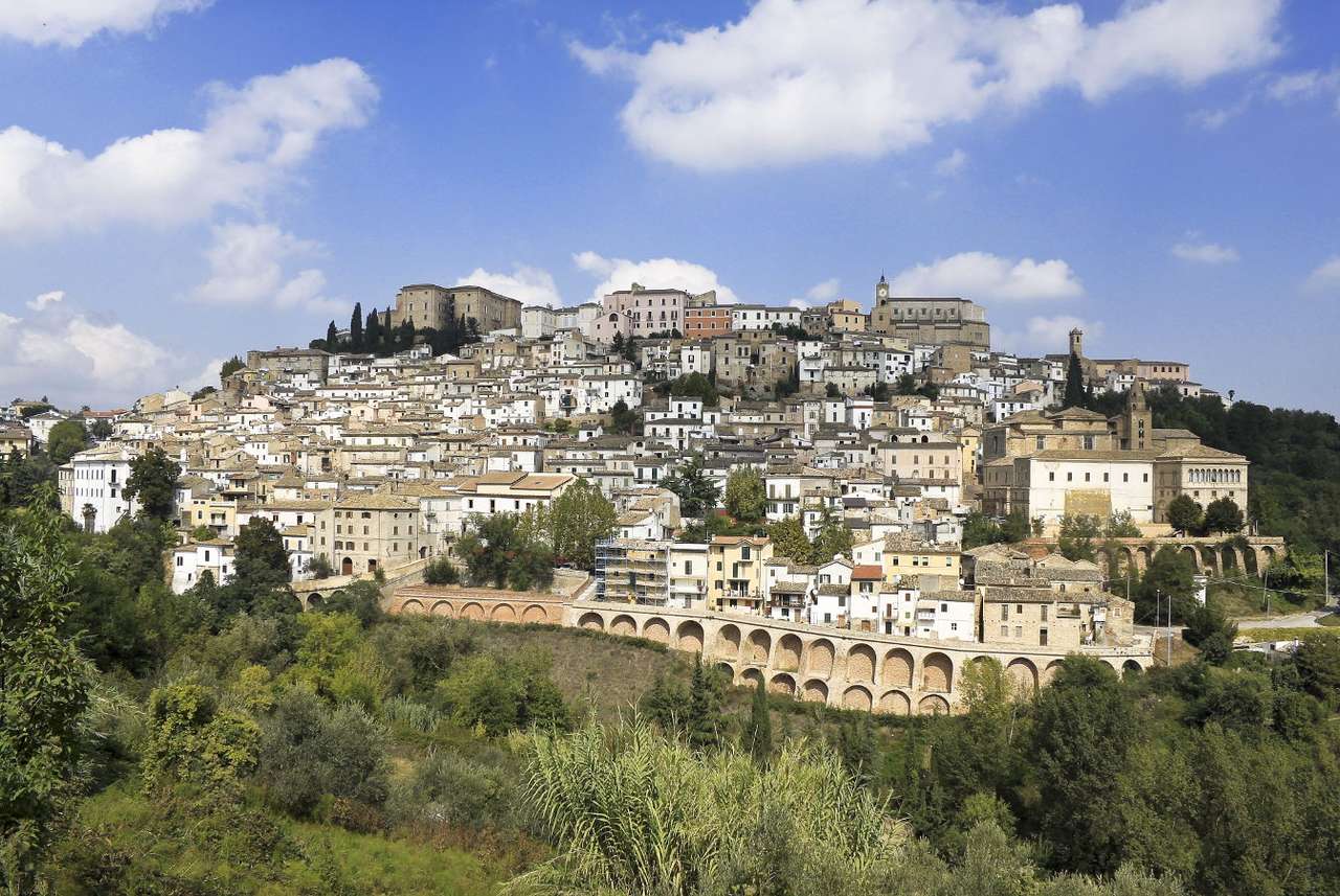 Panorama miasta Loreto Aprutino (Włochy) puzzle online ze zdjęcia