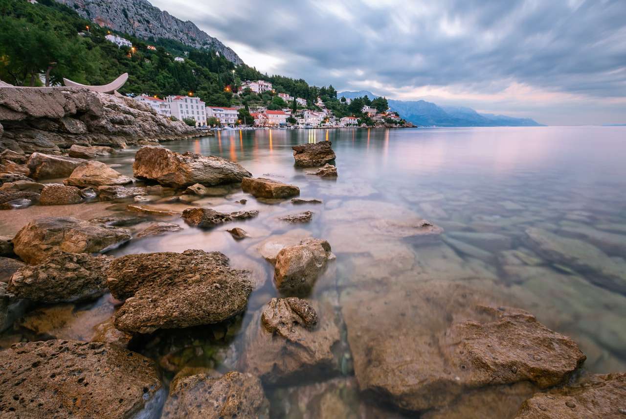 Skaliste wybrzeże Omiš (Chorwacja) puzzle online