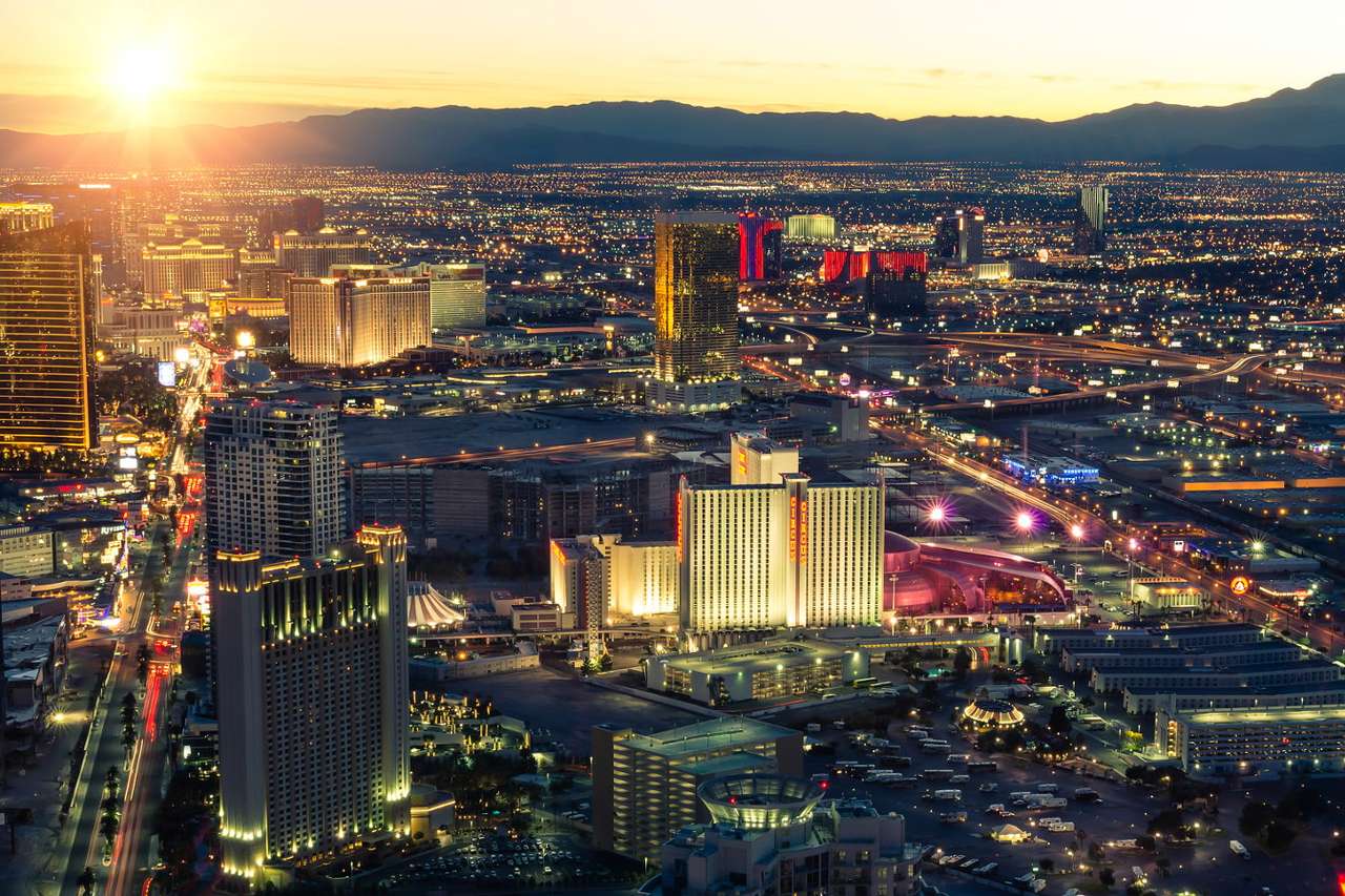 Panorama Las Vegas o zachodzie słońca (Stany Zjednoczone) puzzle online