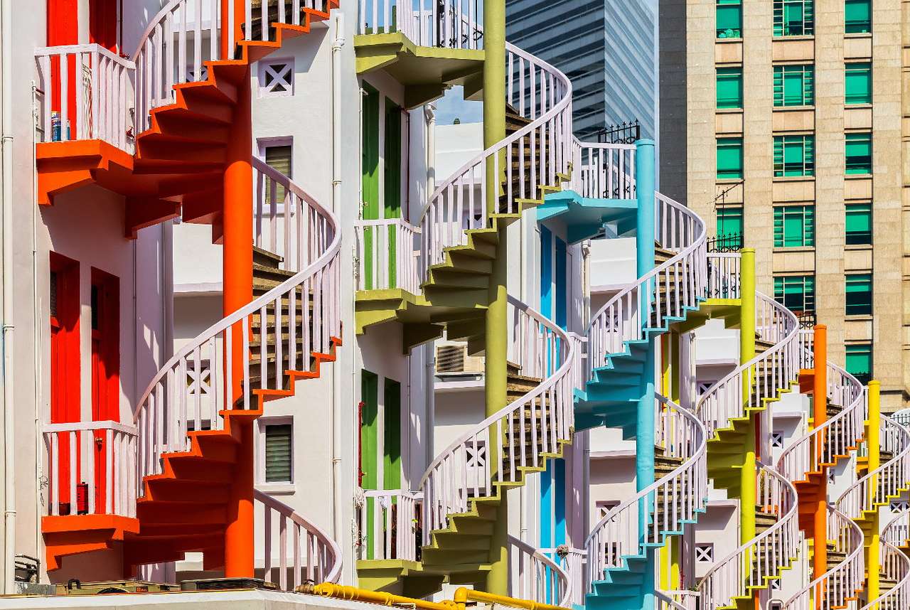 Kolorowe schody spiralne w Bugis (Singapur) puzzle online