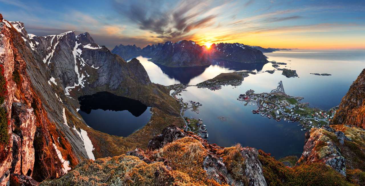 Pejzaż górski o zachodzie słońca (Norwegia) puzzle online
