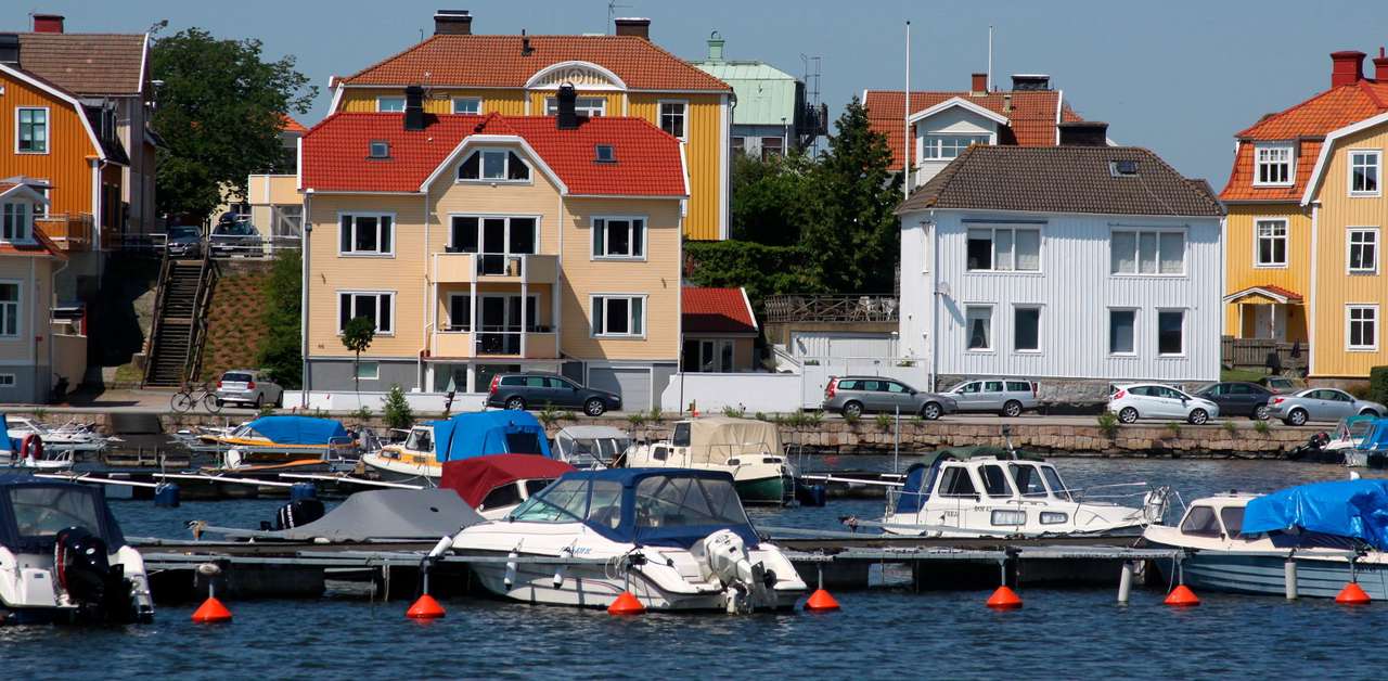 Małe łodzie motorowe w Karlskronie (Szwecja) puzzle ze zdjęcia