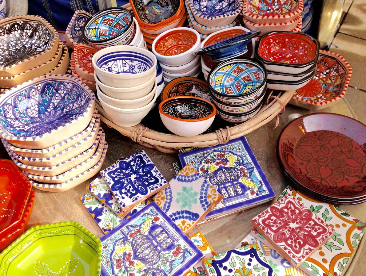 Kolorowe naczynia ceramiczne puzzle online