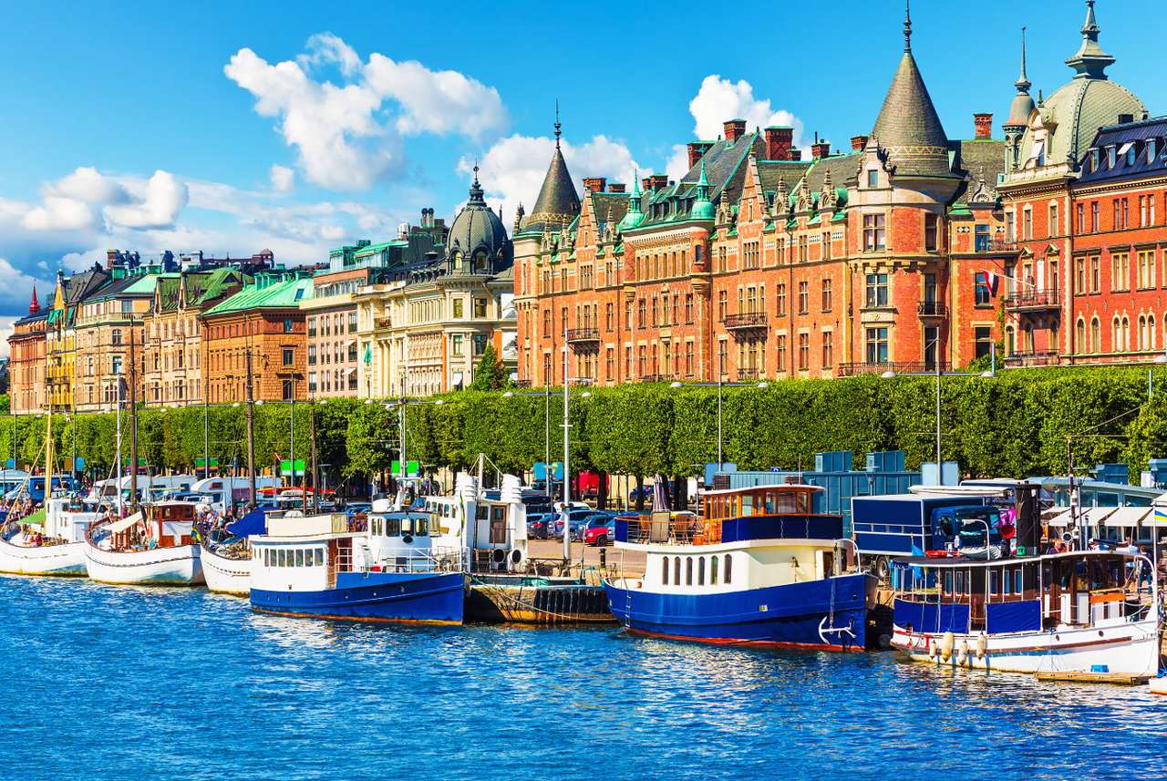 Łodzie na nabrzeżu w Sztokholmie (Szwecja) puzzle ze zdjęcia