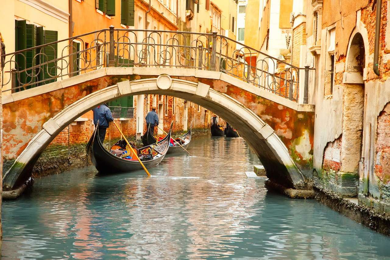 Gondole na kanale w Wenecji (Włochy) puzzle ze zdjęcia