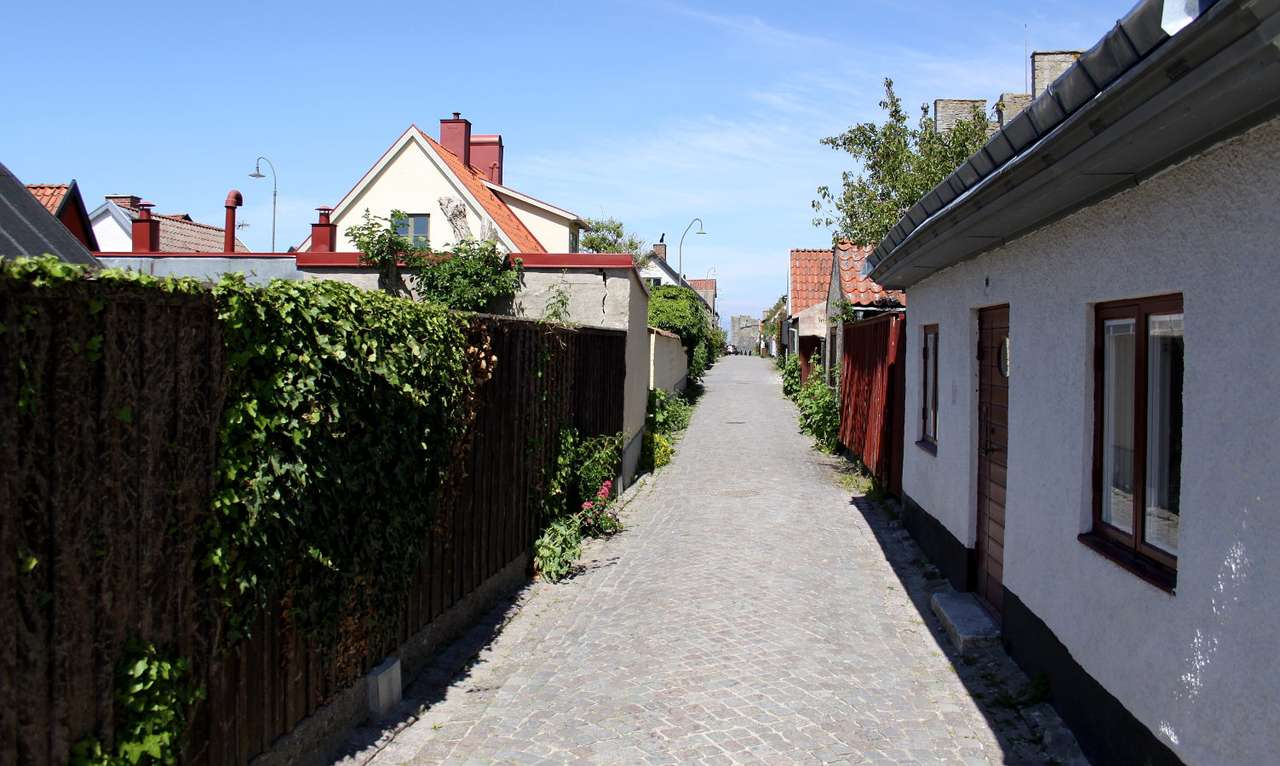 Wąska uliczka w Visby (Szwecja) puzzle online ze zdjęcia