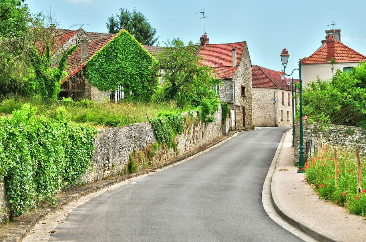 Ulica w miejscowości Fontenay-Saint-Père (Francja) puzzle